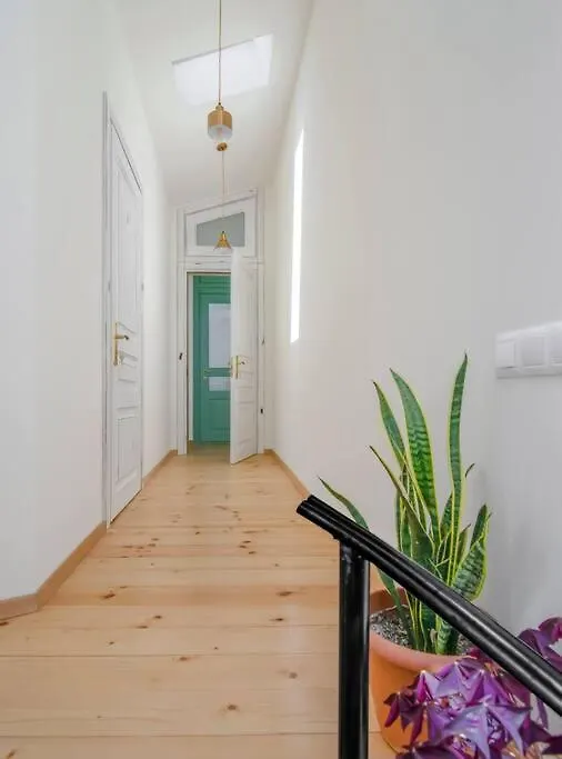 Lovely 2 Bedroom Condo With Mountain View Terrace Tbiliszi Apartman